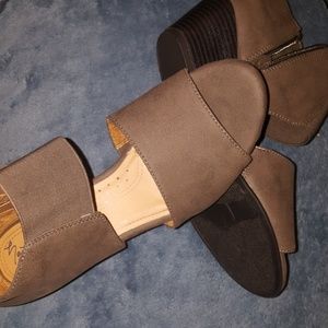 Ankle peep toe sandle